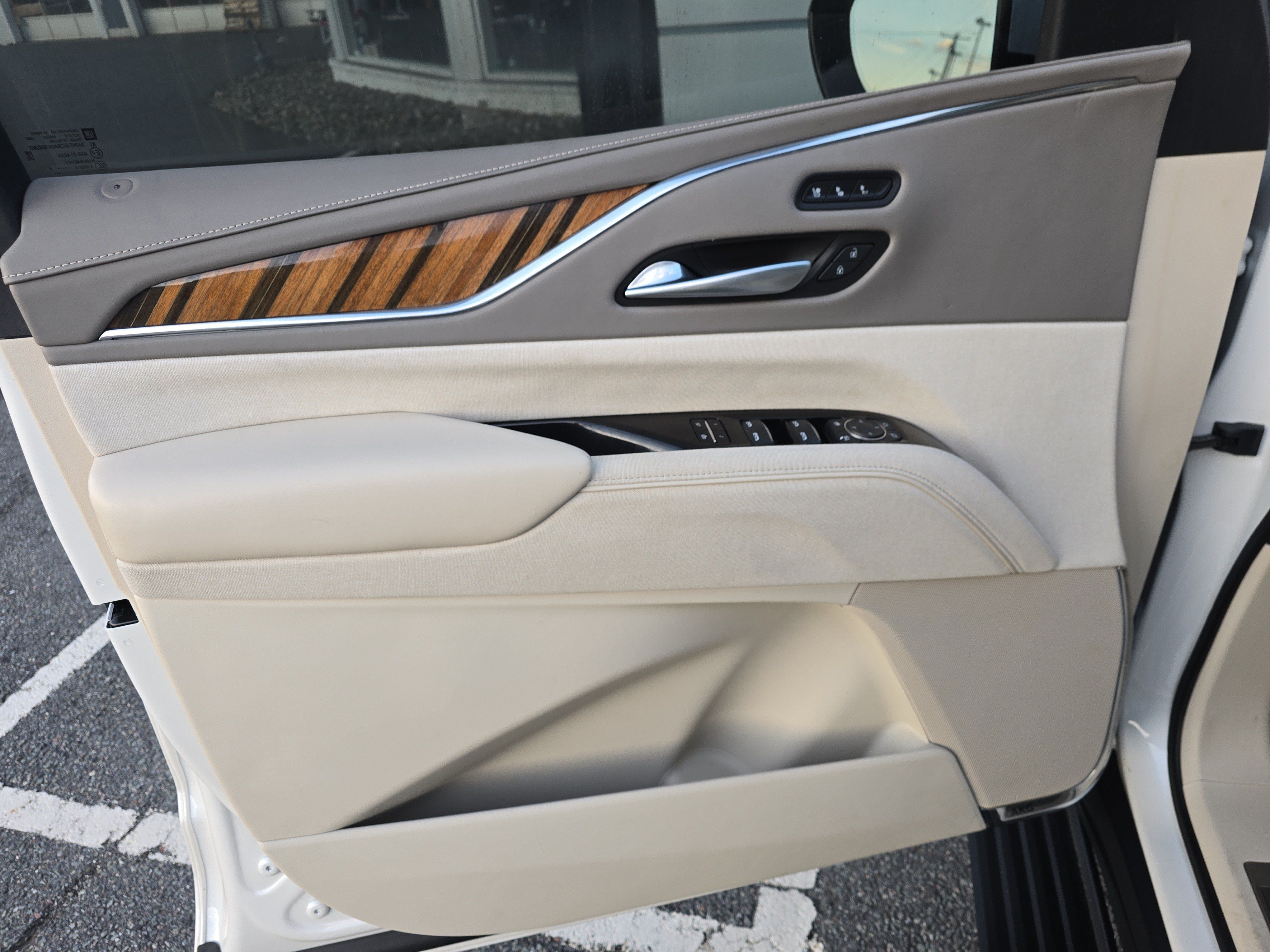 Used 2021 Cadillac Escalade ESV Premium Luxury Platinum AWD/4WD image 27