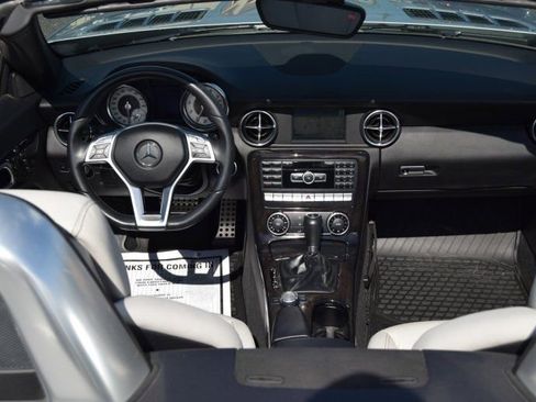 Used 2015 Mercedes-Benz SLK 250 w/ Premium Package image 35