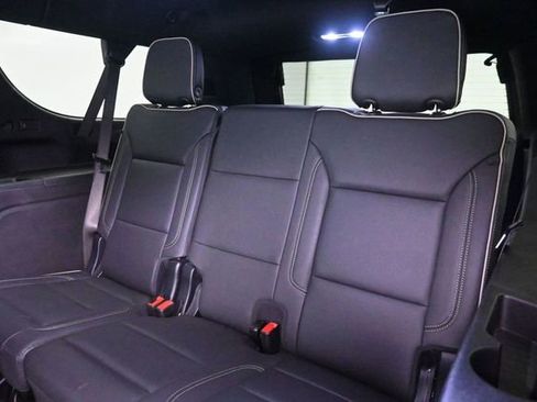 Used 2025 Chevrolet Suburban Premier AWD/4WD image 20