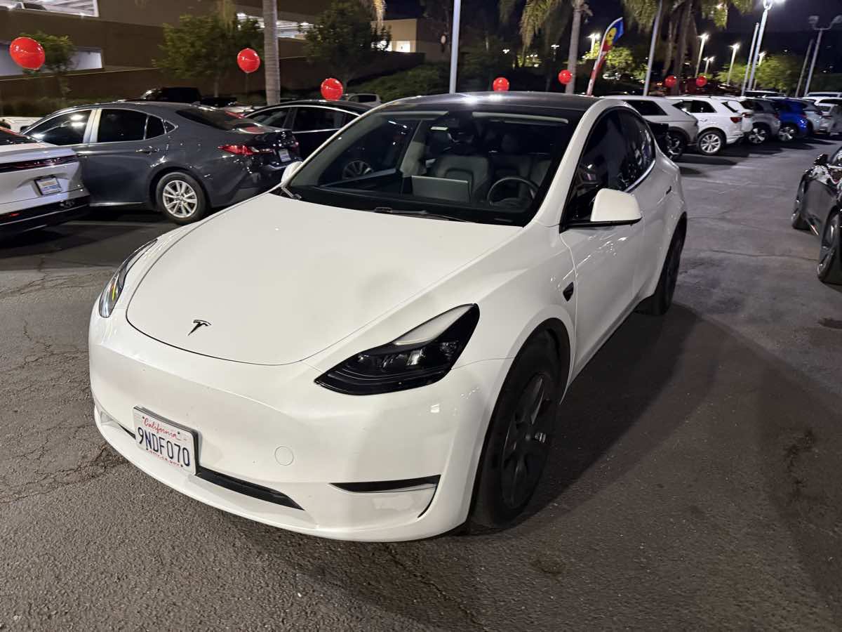 Used 2024 Tesla Model Y 2WD image 5