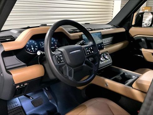 Certified 2025 Land Rover Defender 130 X-Dynamic SE AWD/4WD image 24