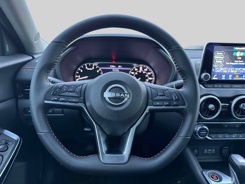 Used 2025 Nissan Sentra SR FWD image 14