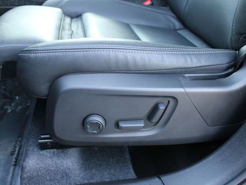 Used 2025 Volvo XC40 B5 Plus AWD/4WD image 14