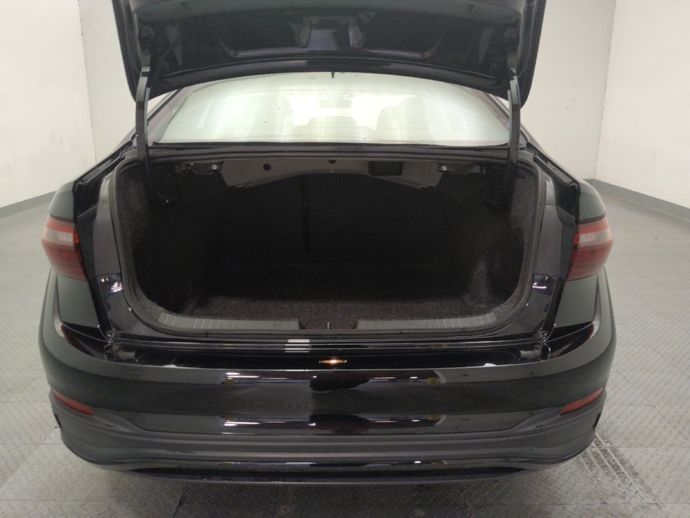 Used 2025 Volkswagen Jetta SE FWD image 29