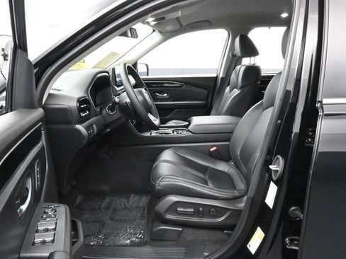 Used 2025 Honda Pilot EX-L image 11