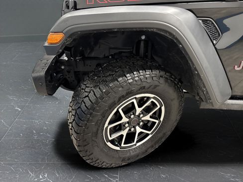 Used 2024 Jeep Gladiator Rubicon w/ Technology Group AWD/4WD image 38