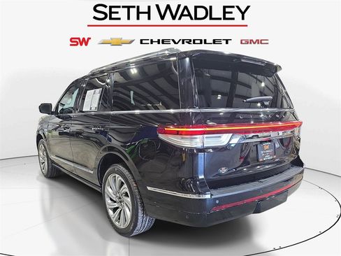 Used 2024 Lincoln Navigator Premiere image 5