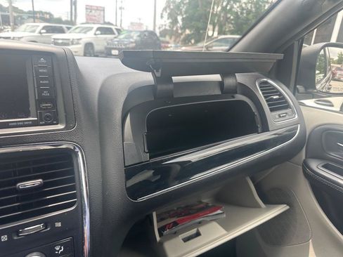 Used 2019 Dodge Grand Caravan SXT FWD image 21