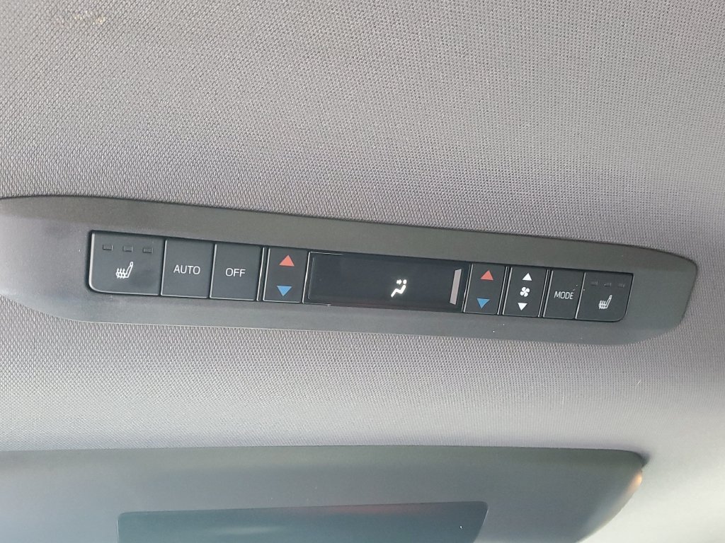 Used 2022 Toyota Sienna Platinum AWD/4WD image 33