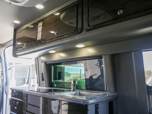 Used 2017 Mercedes-Benz Sprinter 3500 image 31