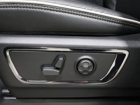 Used 2025 RAM 1500 Limited image 12