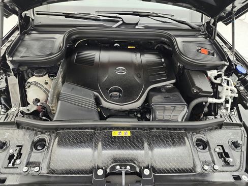 Used 2025 Mercedes-Benz GLS 450 4MATIC image 17