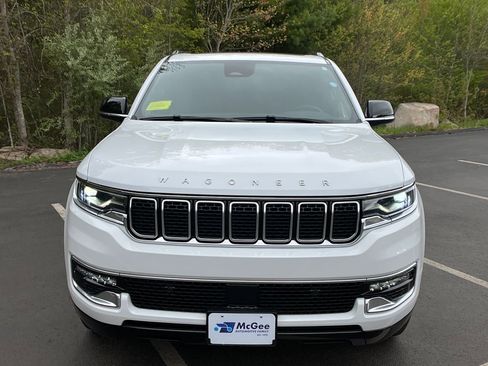 Used 2025 Jeep Wagoneer 4WD w/ Premium Group I image 8