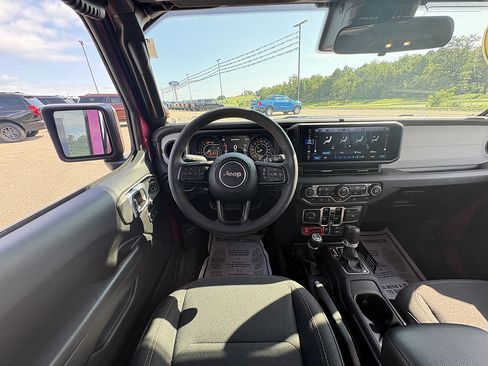 Used 2024 Jeep Wrangler Unlimited Sport AWD/4WD image 22