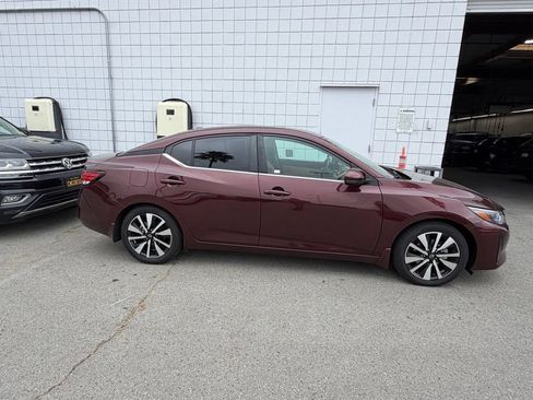 Used 2024 Nissan Sentra SV w/ SV Premium Package FWD image 2