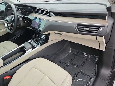 Certified 2024 Audi Q8 e-tron Premium Plus w/ Premium Plus Package image 24