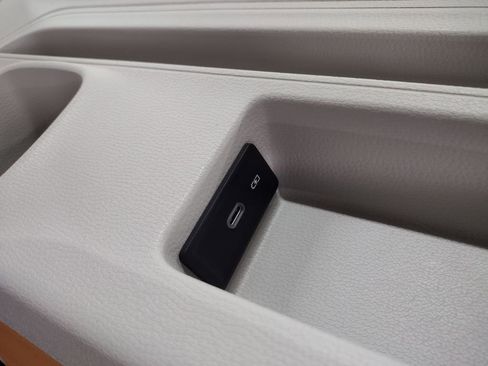 New 2025 Volkswagen ID. Buzz 1st Edition image 21