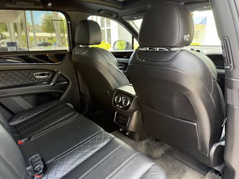 Used 2018 Bentley Bentayga AWD/4WD image 22