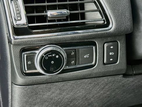 Used 2020 Lincoln Navigator L Reserve AWD/4WD image 11