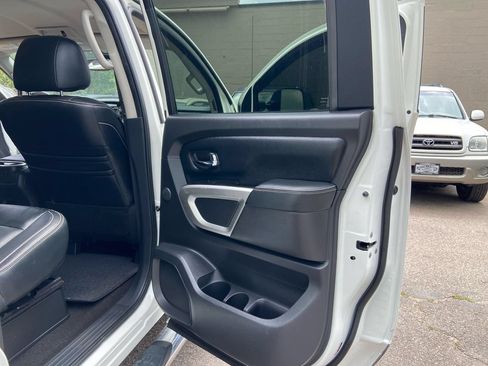 Used 2018 Nissan Titan PRO-4X w/ Pro-4x Convenience Package AWD/4WD image 25