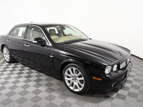 Used 2009 Jaguar XJ8 image 8
