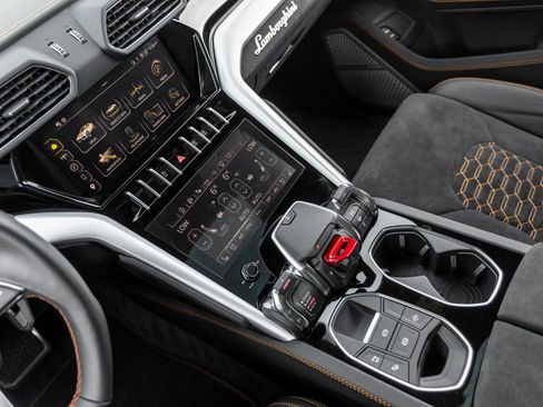 Used 2024 Lamborghini Urus S image 34