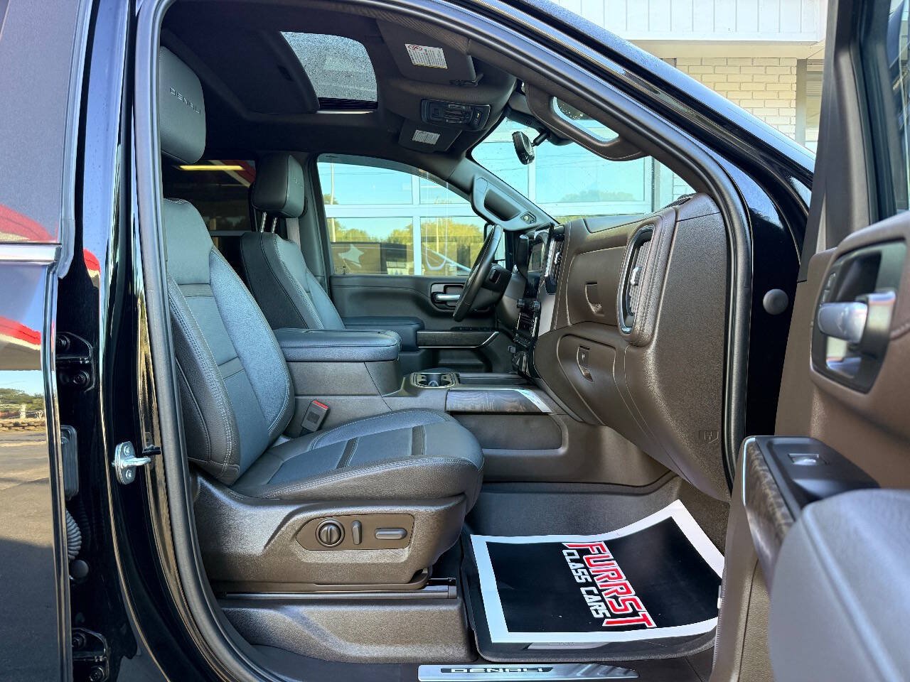 Used 2022 GMC Sierra 3500 Denali w/ Denali Ultimate Package AWD/4WD image 44