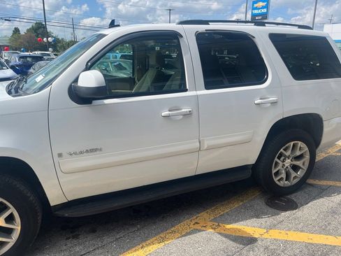 Used 2008 GMC Yukon SLE RWD image 3