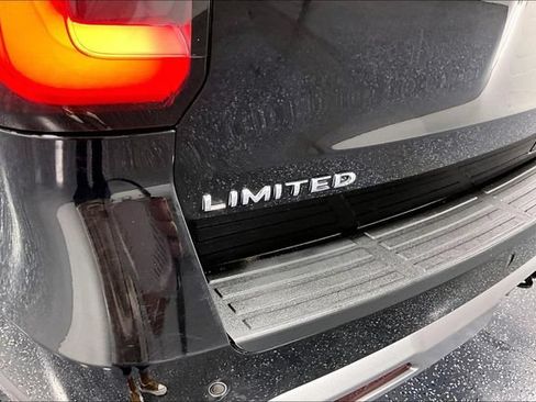 Used 2024 Ford Expedition Max Limited AWD/4WD image 24
