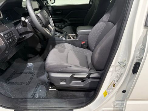 Certified 2025 Toyota Tacoma SR5 AWD/4WD image 13
