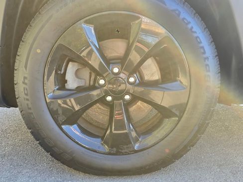 Used 2019 Jeep Cherokee Latitude Plus image 42