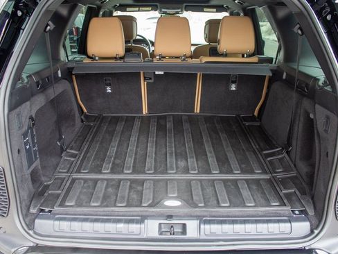 Used 2024 Land Rover Discovery Dynamic SE image 23