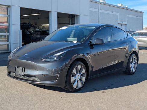 Used 2024 Tesla Model Y Long Range image 10
