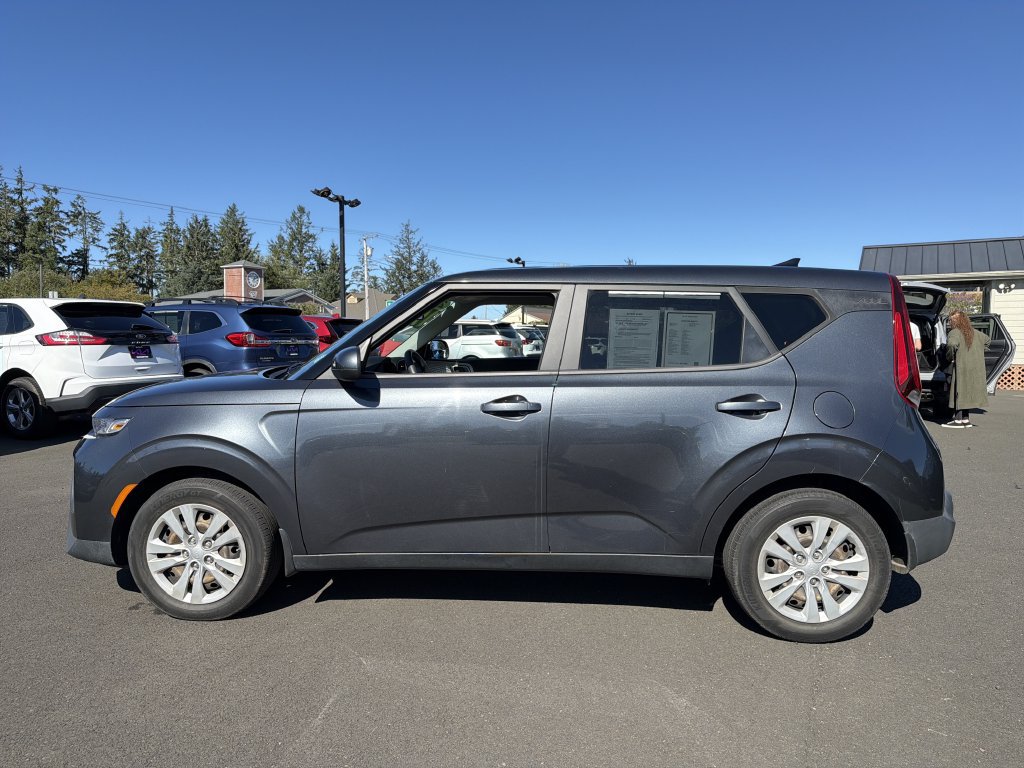 Used 2022 Kia Soul LX FWD image 3