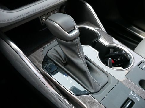 Used 2023 Toyota Highlander Platinum image 24