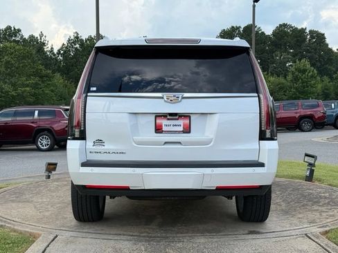 Used 2020 Cadillac Escalade Premium Luxury AWD/4WD image 6
