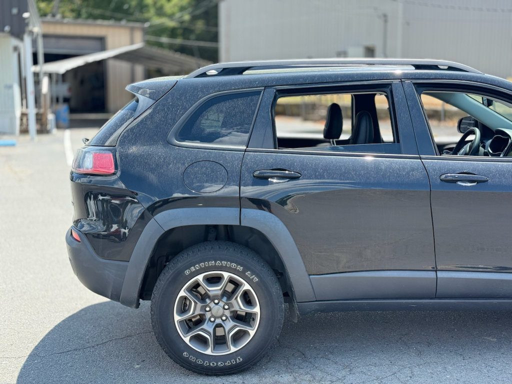 Used 2021 Jeep Cherokee Trailhawk AWD/4WD image 9