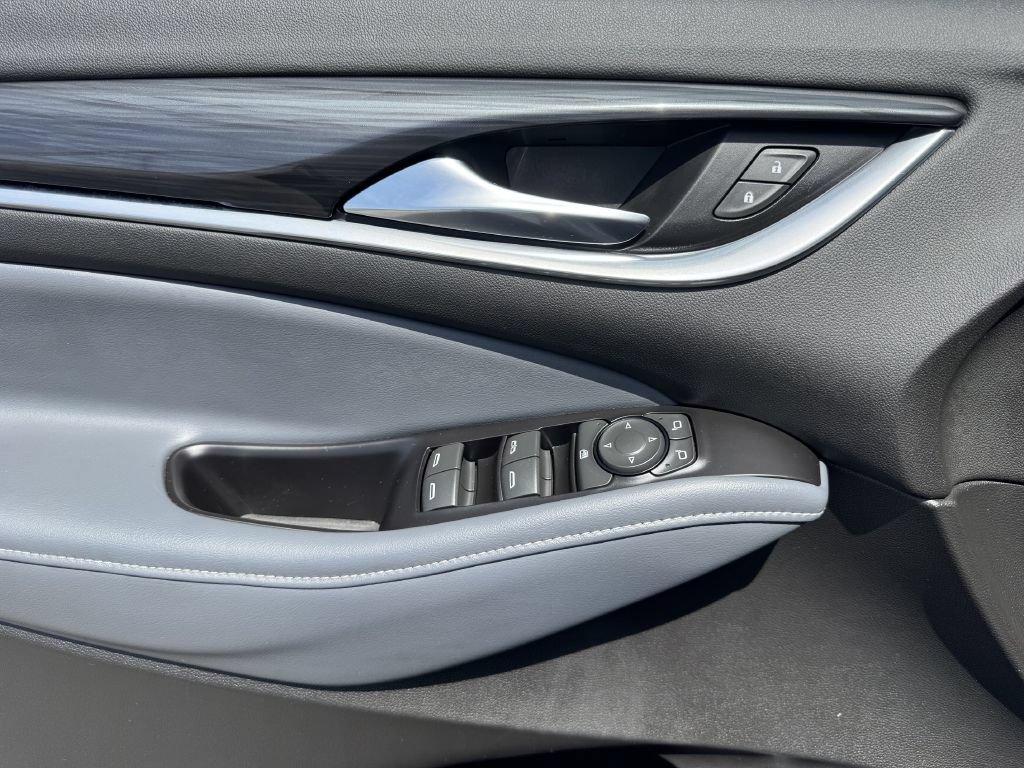 Used 2018 Buick Enclave Essence FWD image 16
