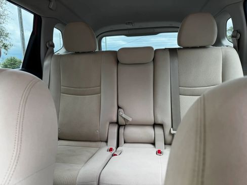 Used 2014 Nissan Rogue S FWD image 17
