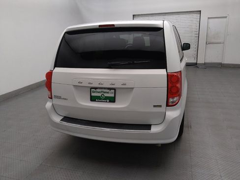 Used 2017 Dodge Grand Caravan SE FWD image 7