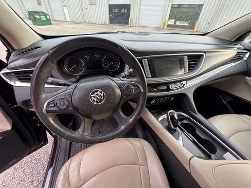 Used 2018 Buick Enclave Essence FWD image 6