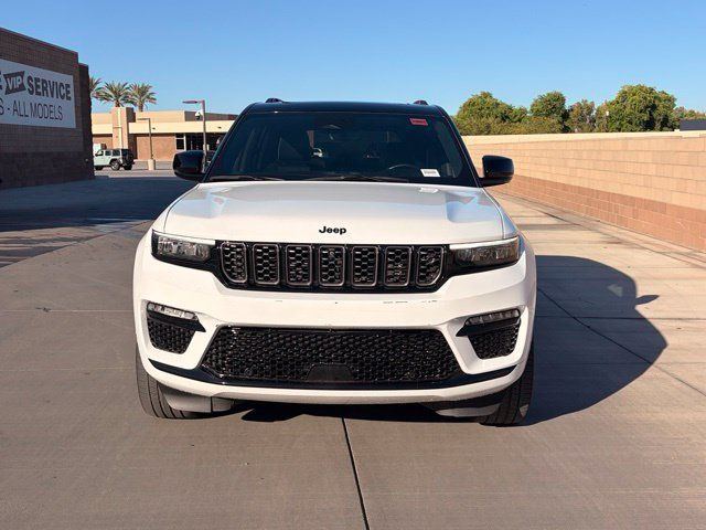 Used 2024 Jeep Grand Cherokee Summit AWD/4WD image 4