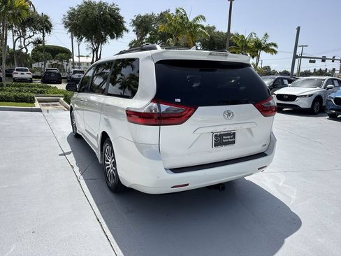 Used 2020 Toyota Sienna XLE w/ XLE Navigation Package FWD image 13