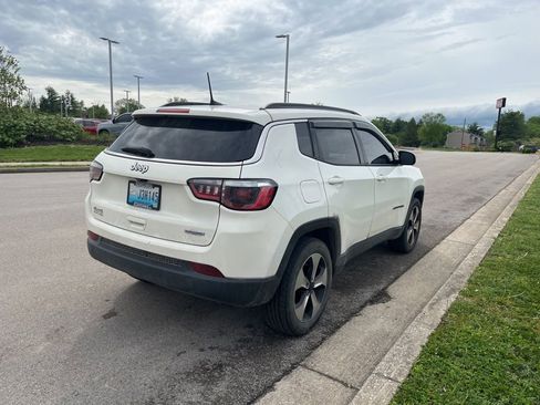 Used 2018 Jeep Compass Latitude w/ Popular Equipment Group AWD/4WD image 3