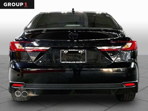 Used 2025 Toyota Camry SE AWD/4WD image 4