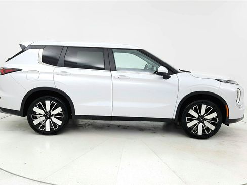 Used 2025 Mitsubishi Outlander SE AWD/4WD image 6