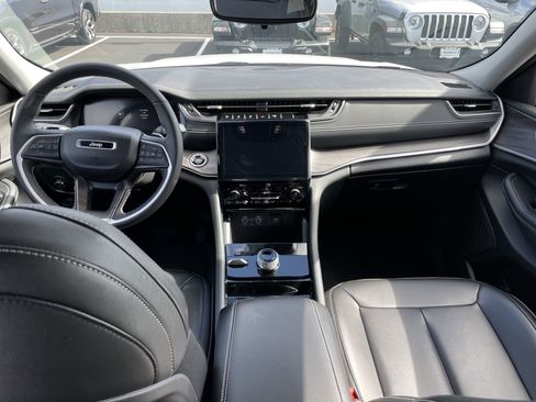 Certified 2023 Jeep Grand Cherokee Limited AWD/4WD image 31