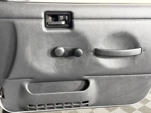 Used 2006 Jeep Wrangler X image 26