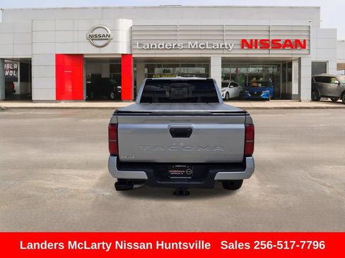 Used 2024 Toyota Tacoma SR5 AWD/4WD image 5