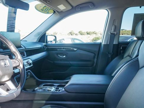 Used 2025 Honda Pilot EX-L image 17